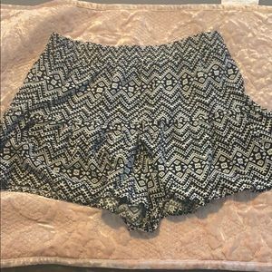 Aeropostale black/white blouse shorts